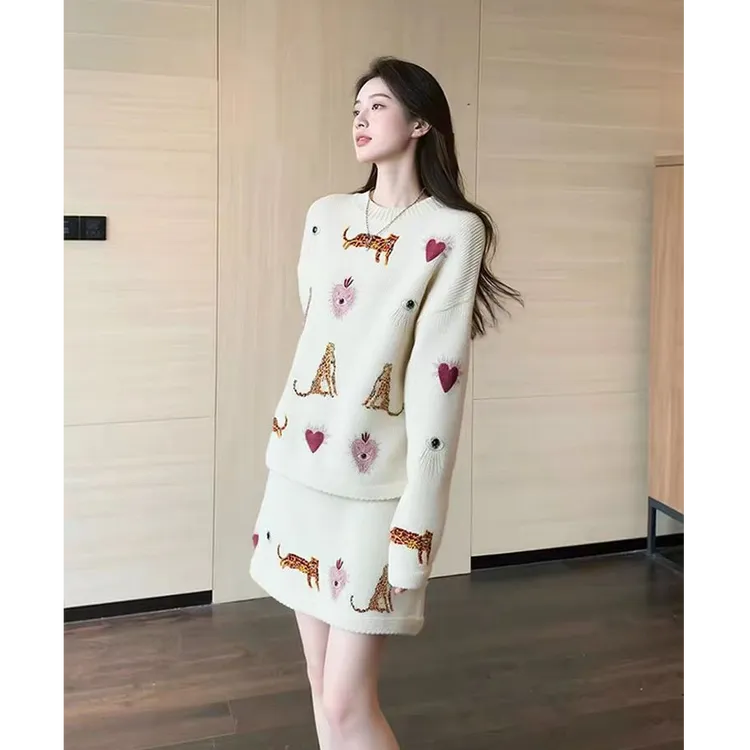 今年流行针织套装秋冬小个子穿搭女2025新款巨好看上衣短裙两件套