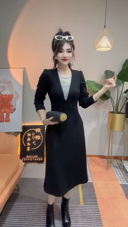 长裙中长裙V领套头秋冬连衣裙收腰修身长袖女装流苏拼接