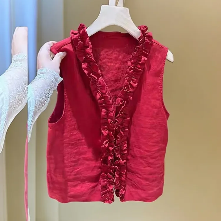 多巴胺红色v领木耳边无袖背心女夏季2025超火独特漂亮高级感上衣