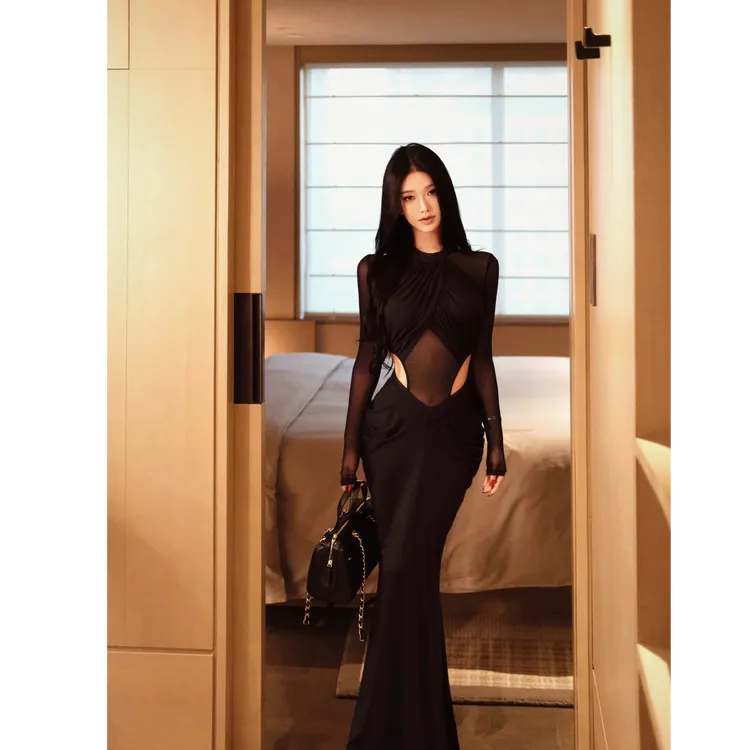 韩系纯欲风高级感轻奢长袖连衣裙女2026春季新款网纱拼接镂空长裙