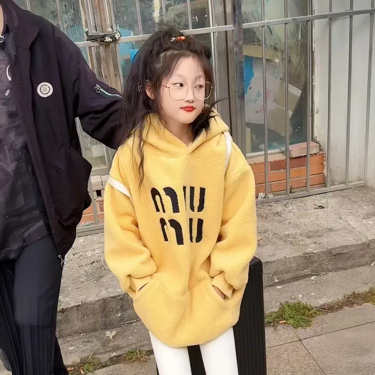 女童羊羔绒连帽卫衣2025秋冬新款洋气时髦韩系穿搭宽松休闲上衣