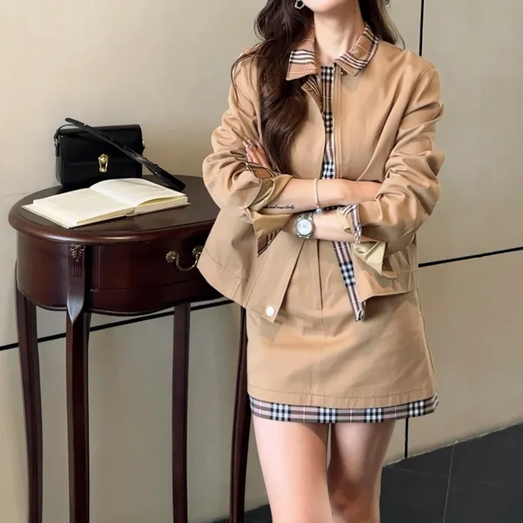 【复古腔调】2025年秋季长袖风衣拼格子百搭外套女设计感包臀半身裙