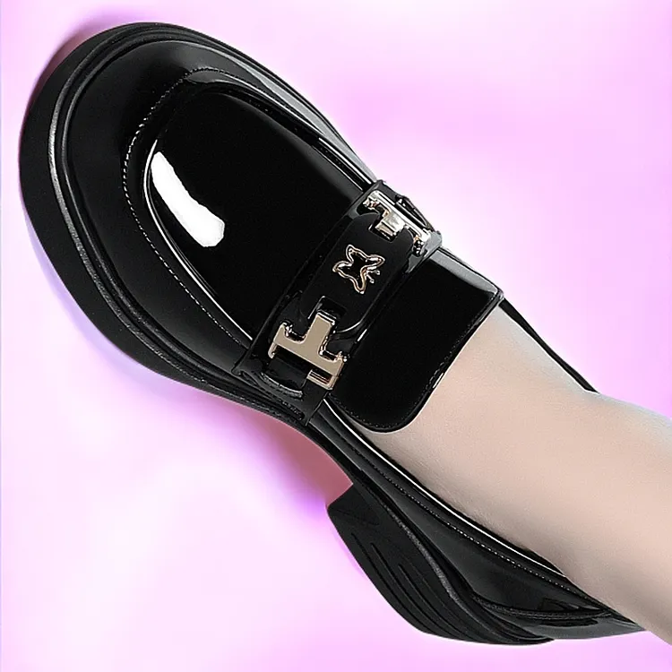 漆皮气质单鞋百搭软底新款女鞋英伦风乐福鞋女鞋春秋洋气皮鞋妈妈