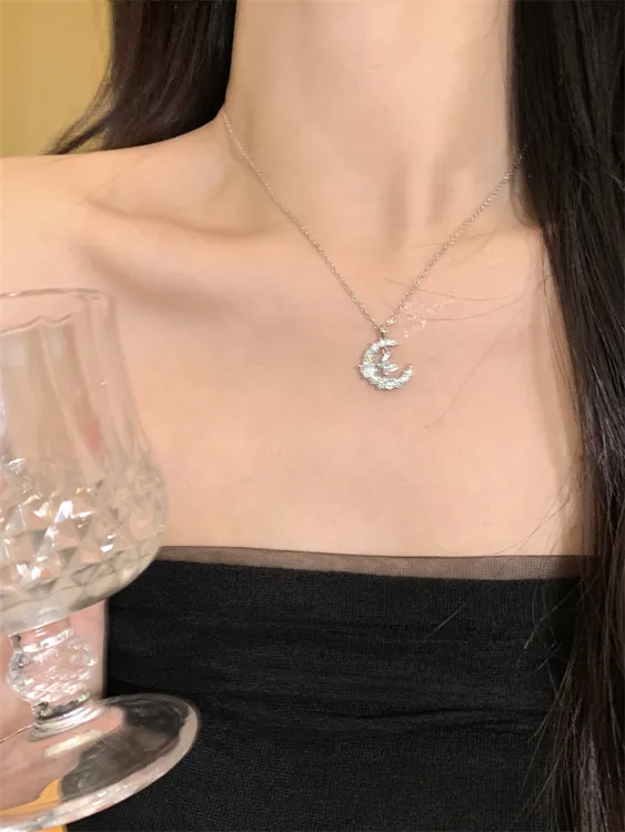 铜合金亚克力项链 小众伴月钻蝴蝶项链月亮气质轻锁骨轻奢高级感