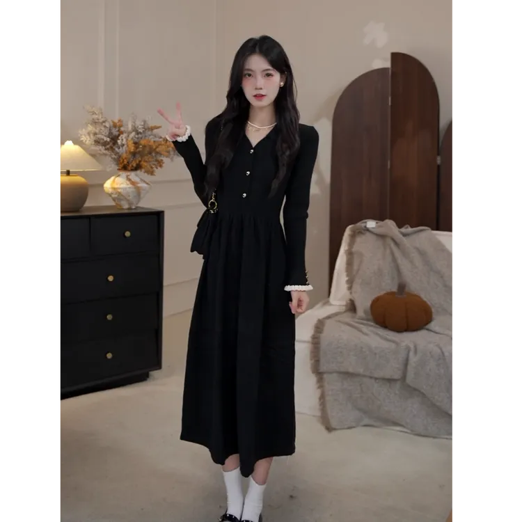 鹿向南「璀璨星河」法式V领连衣裙女2025新款秋冬气质显瘦裙子