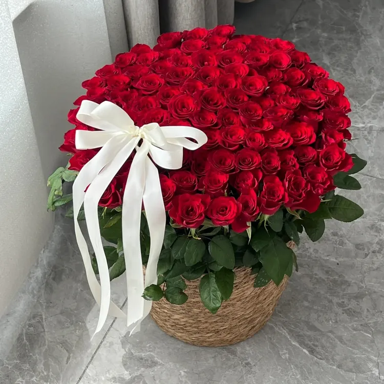 全国配送99朵红玫瑰草编抱抱桶鲜花花束送对象送姐妹全国同城速递