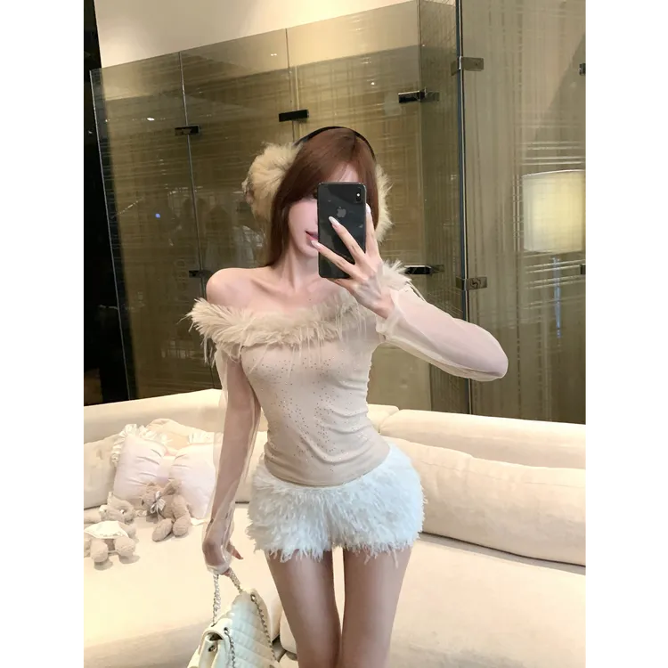 2026春季新款韩系气质毛毛一字肩烫钻网纱修身长袖上衣配短裤套装