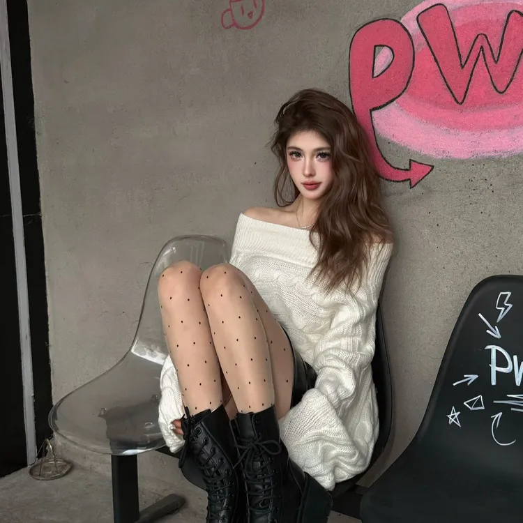 2025冬季气质斜肩绞花毛衣宽松慵懒风复古针织衫高腰pu皮裙两件套