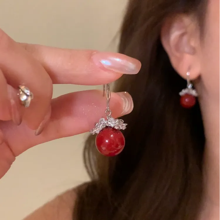 铜合金锆石耳饰 新中式轻奢新年红花朵珠珠耳环女耳针耳针秋冬