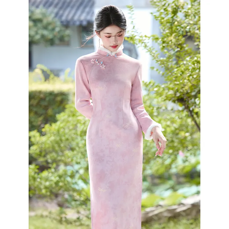 新中式粉色订婚领证少女改良旗袍2025冬季新款加绒日常可穿年轻款