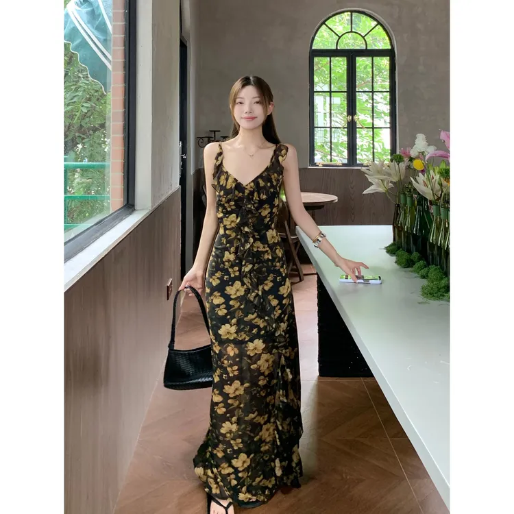 xx/V896 0708-1【Yy】法式复古气质碎花连衣裙女夏季显瘦吊带长裙