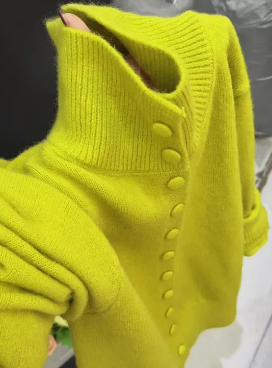 长袖高领单排扣纯色黄色上衣女2025早秋简约宽松休闲时尚针织开衫