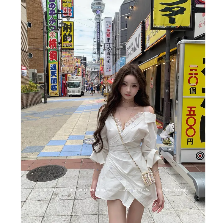 【樱岛晴日】2025早秋新款性感露肩刺绣衬衫裙气质收腰显瘦连衣短裙