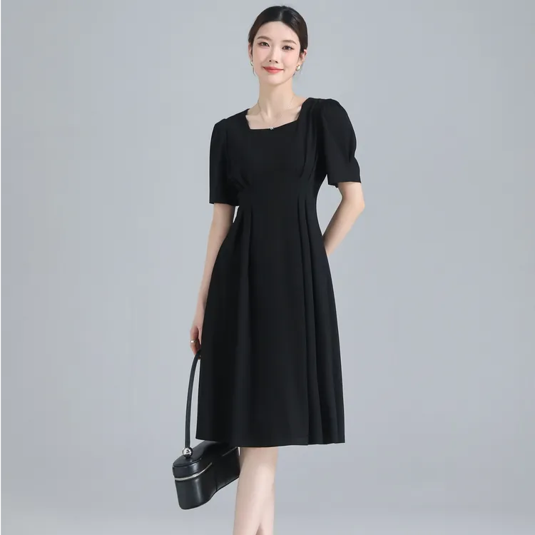 H2025夏季方领赫本风时尚法式休闲连衣裙收腰显瘦修身优雅小黑裙