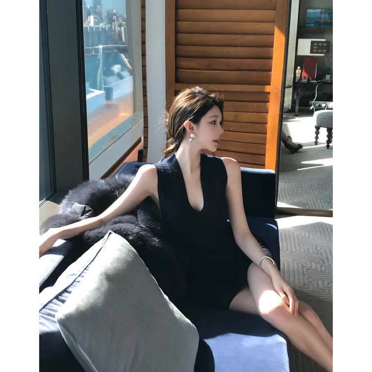 2024秋季新款御姐性感辣妹气质无袖V领设计感针织包臀连衣裙女