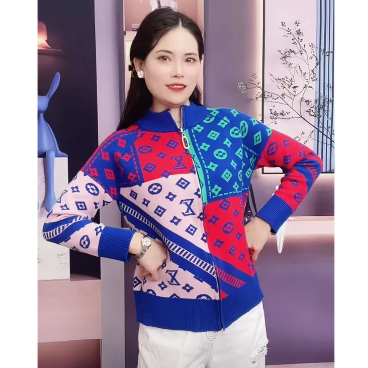 秋冬2025新款时尚休闲百搭拼色潮流气质女士立领针织拉链毛衣开衫