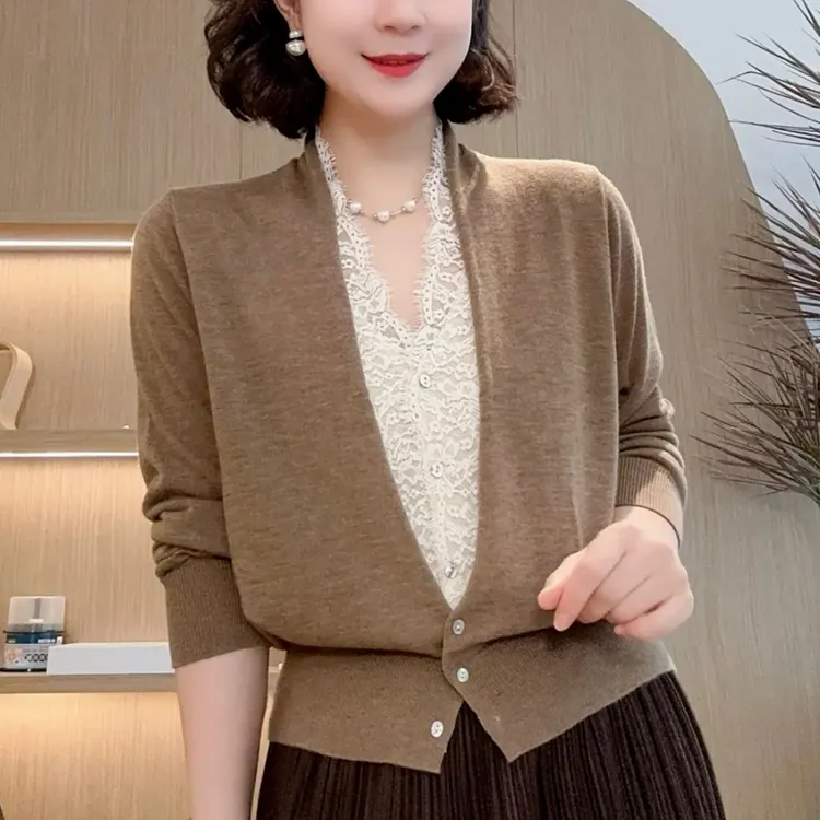 时尚洋气妈妈假两件针织衫2025秋季新款蕾丝拼接显瘦百搭显瘦毛衣