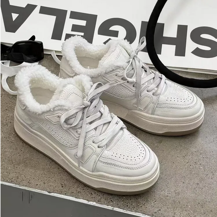 诗歌兰2025冬季新款女鞋欧货羊毛加绒保暖舒适休闲百搭休闲板鞋