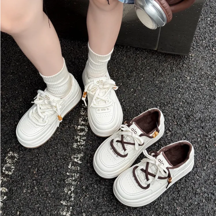 新款大码女鞋40一43秋冬季2025百搭圆头加绒透气舒适厚底休闲鞋