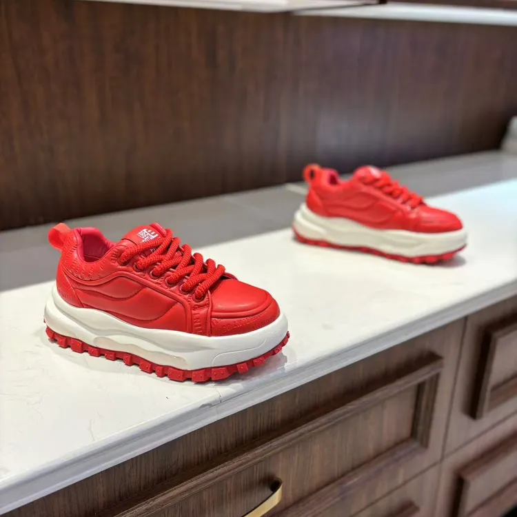 2024年冬季新款潮流百搭舒适轻便透气精致轻奢男士潮鞋时尚休闲鞋