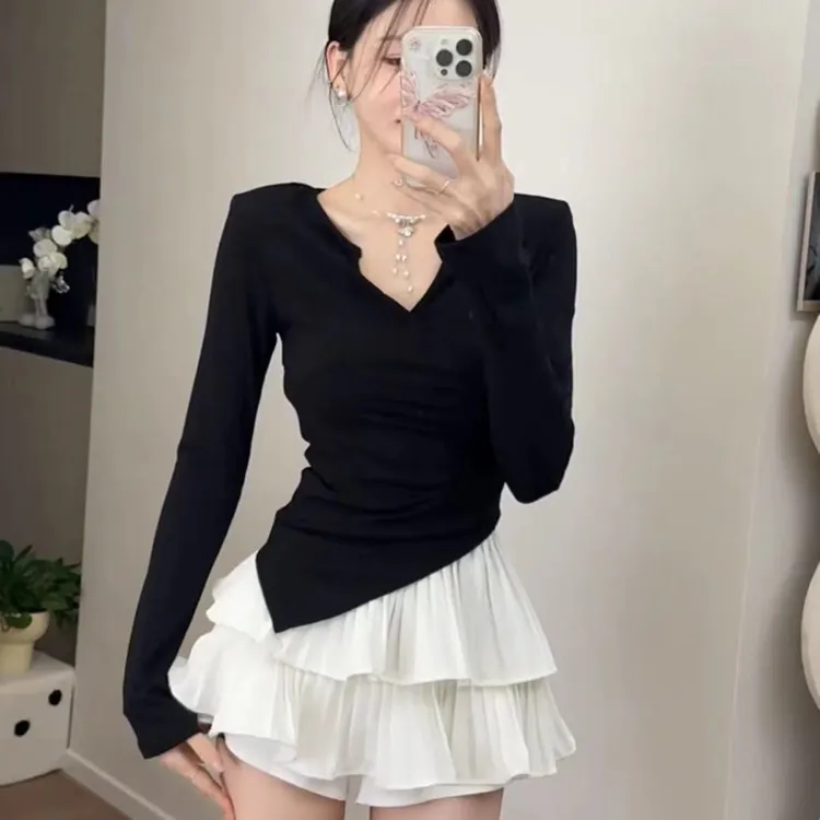时尚交叉V领T恤女2025春夏新款不规则设计感辣妹短款上衣百搭半裙