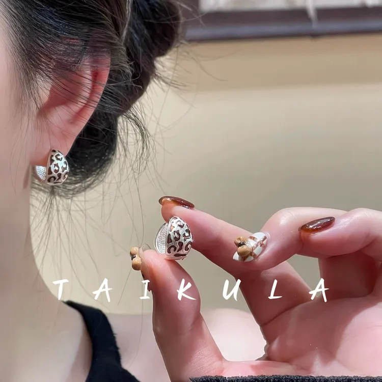 银色豹纹耳扣女轻奢小众耳环2025新款爆款高级感法式复古百搭耳饰