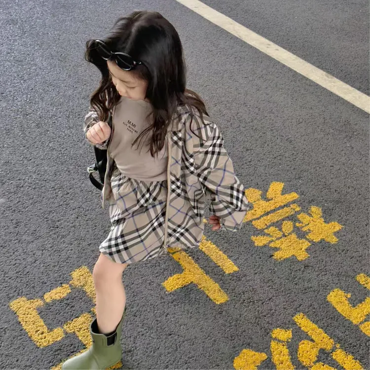 2025年早秋新款女童气质休闲风格子外套半身裙套装