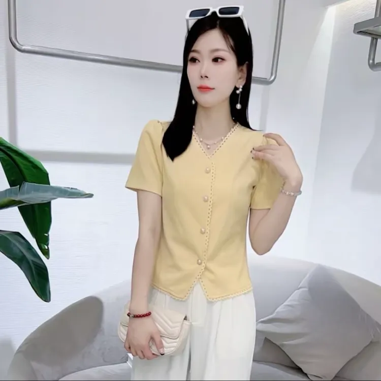 法式气质短袖T恤女士夏季新款洋气钉珠上衣小个子甜美V领体恤小衫