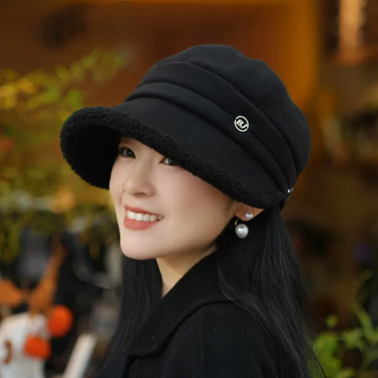 羊羔绒秋冬鸭舌帽时尚保暖简约加厚法式休闲百冬天搭渔夫帽