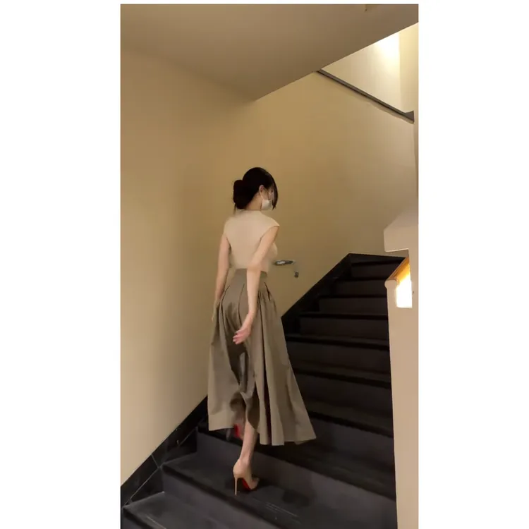 富家千金短款修身T恤上衣女气质复古2025新款A字显瘦半身裙套装潮