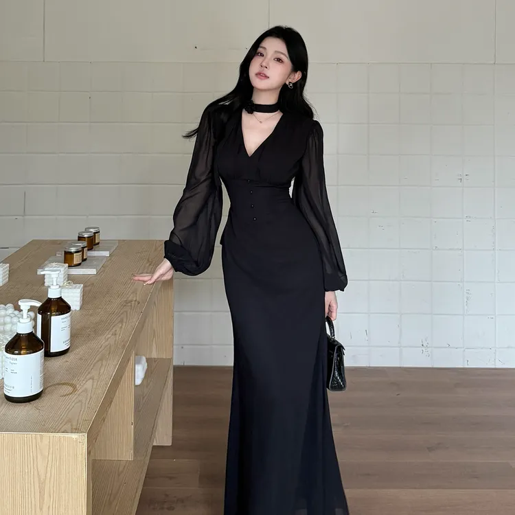 运补6-8法式高级感小香风V领连衣裙女收腰显瘦小黑裙早秋气质长裙