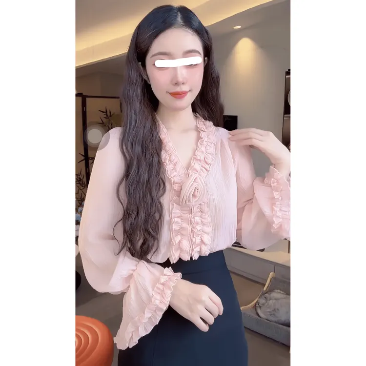 2025年秋季粉色衬衫新款法式百搭绝美漂亮甜美喇叭袖v领上衣女装