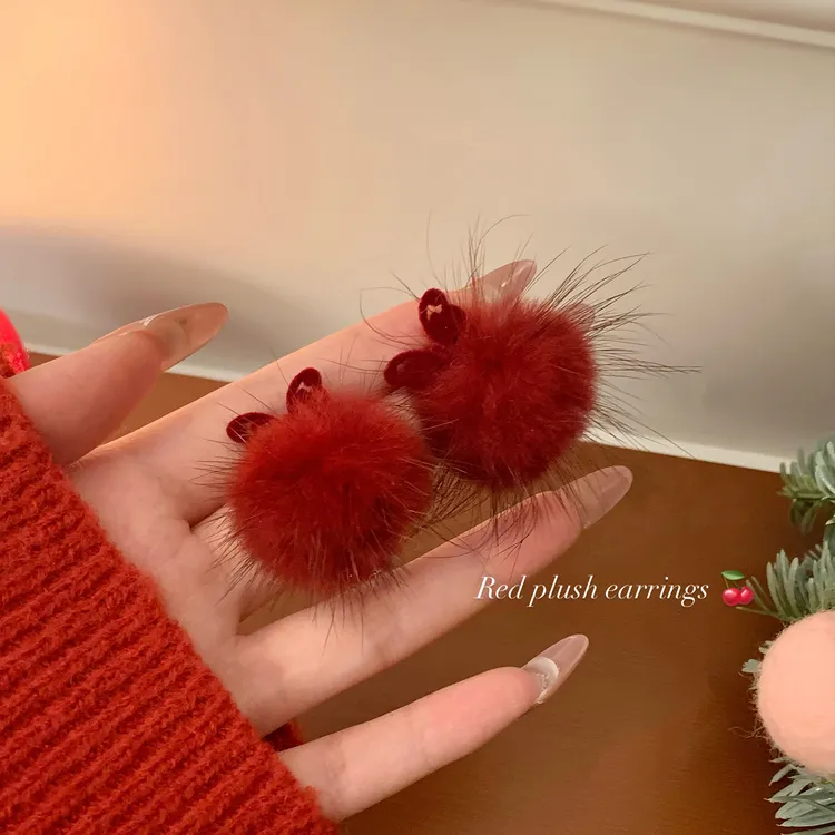 铜合金耳饰 红色毛绒蝴蝶结耳钉女新年氛围感耳环秋冬毛毛耳饰女