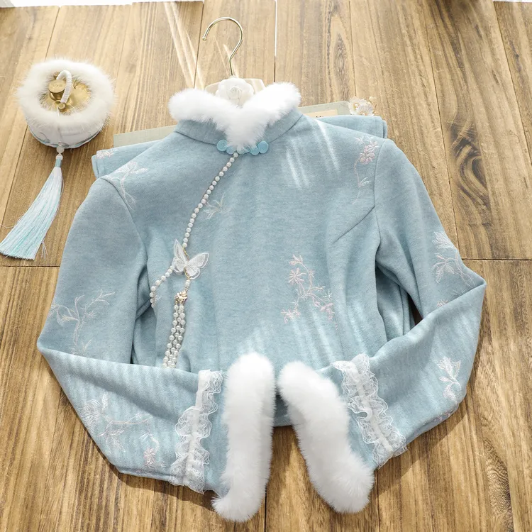 俏娘鱼蓝色新中式加绒保暖毛绒领旗袍女2025冬新款素雅改良淑女范