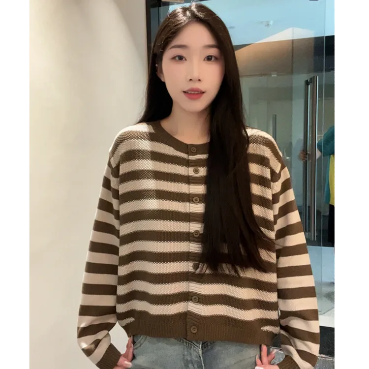 2025秋季新款针织衫红色圆领短款时尚拼色女装长袖宽松毛针织衫