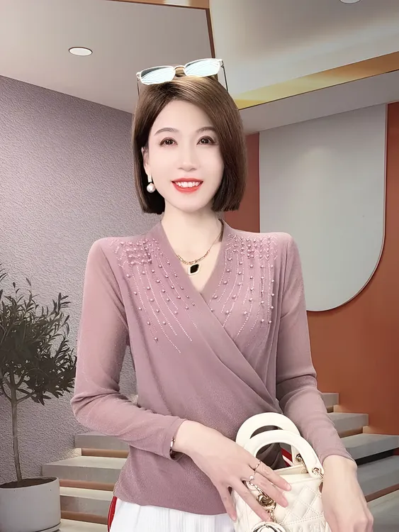 春季烫钻钉珠时尚T恤女百搭V领交叉洋气小衫减龄遮肉显瘦网纱上衣