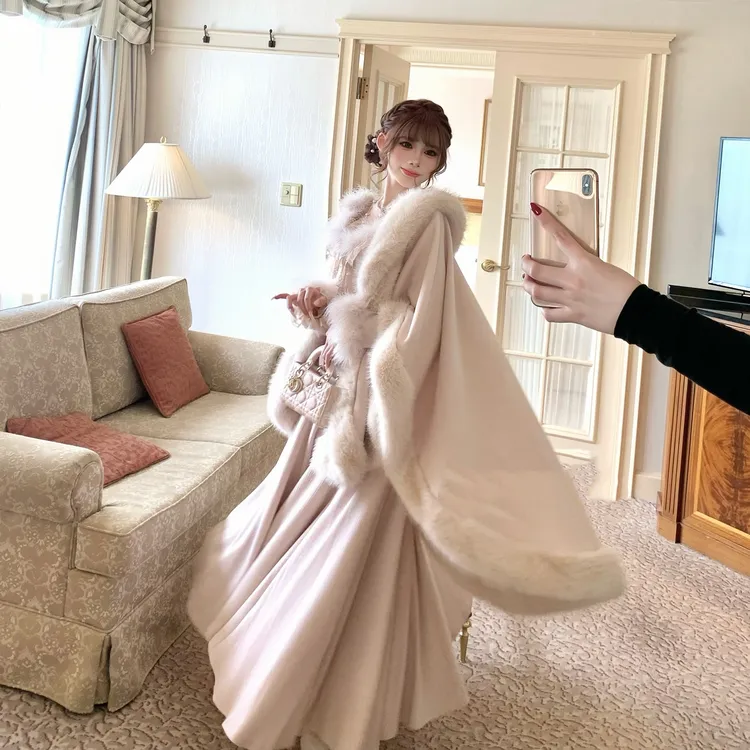 溪溪靓衫 中世纪大斗篷”千金气质秋季毛领慵懒感显瘦大斗篷