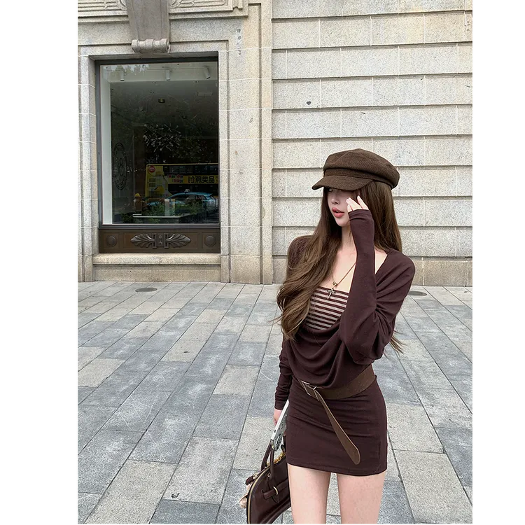 法式时尚设计感修身摩卡咖啡荡领连衣裙女2025早秋新款气质包臀裙