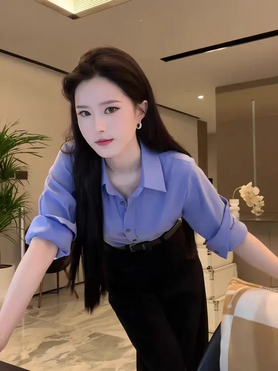 刘亦菲同款蓝色长袖衬衫女气质高级感慵懒老钱风休闲宽松显瘦上衣