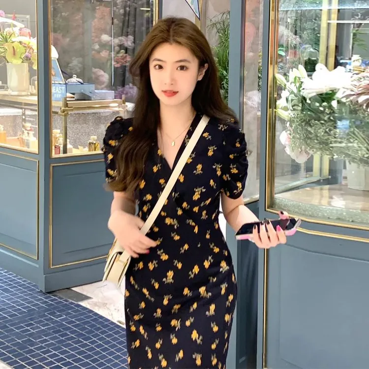 藏蓝色碎花连衣裙女2025夏季新款爆款时尚气质收腰显瘦中长款裙子