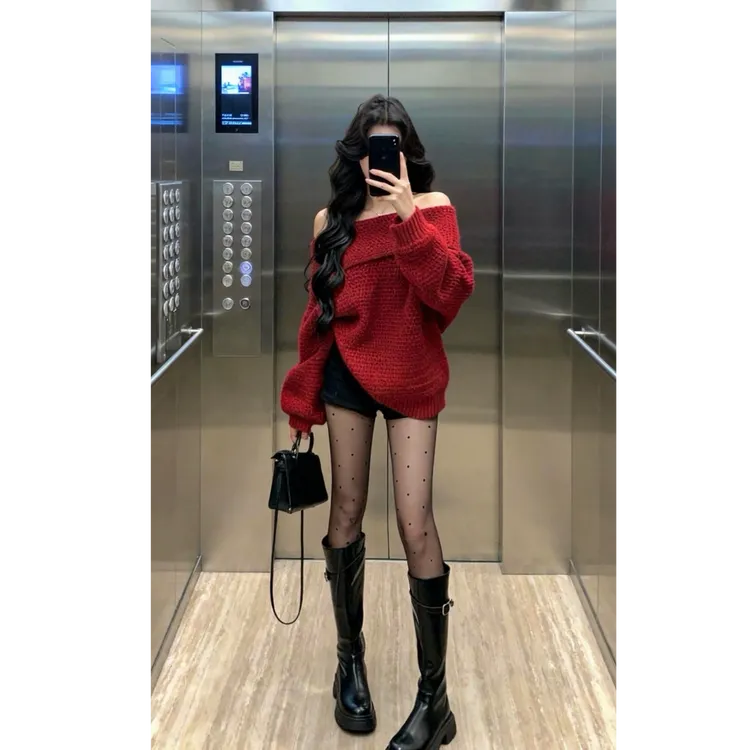 25新款一字肩圣诞红色中长款针织毛衣女秋冬宽松慵懒穿搭露肩上衣