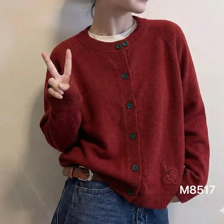 小施家白马高端气质工艺设计纯色纽扣针织开衫8517