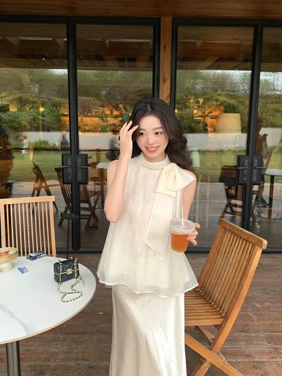 财阀千金女装套装夏季高级感小香风气质洋气挂脖上衣半身裙两件套