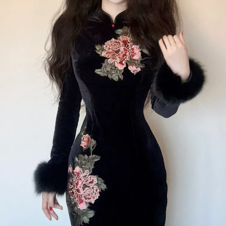 LHMknk1画报夫人原创自制新中式定位刺绣丝绒旗袍长袖金笔牡丹