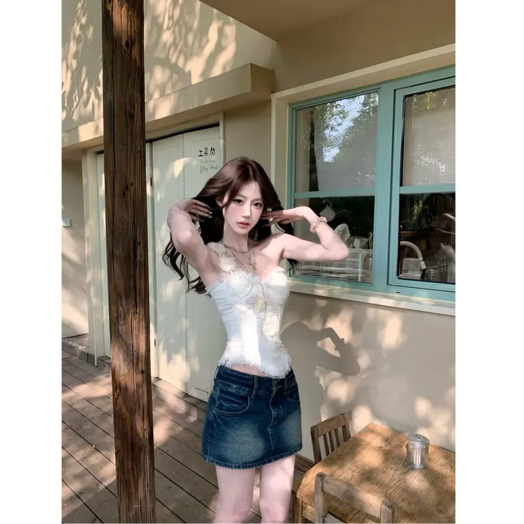 法式时尚设计感重工蕾丝鱼骨收腰抹胸上衣女配百搭显瘦半身裙套装