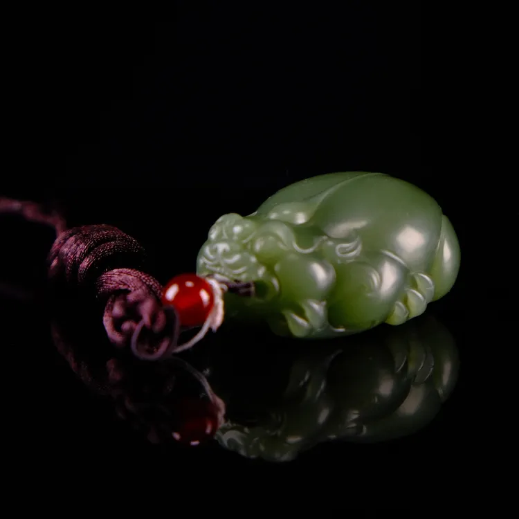 和田玉碧玉粉青貔貅手把件