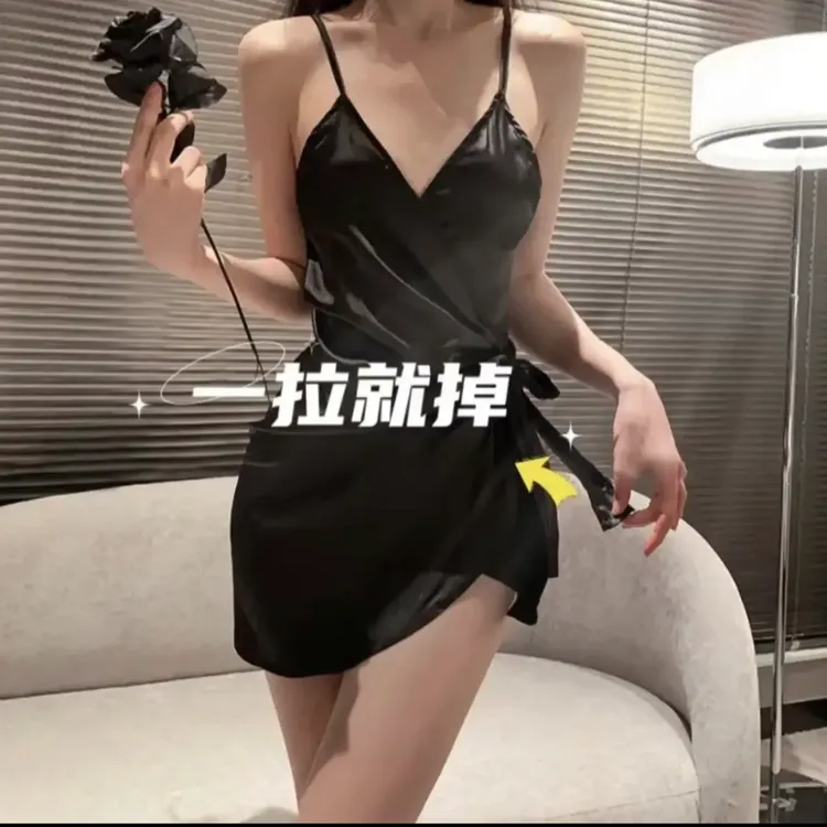 设计感纯欲风显瘦气质小黑裙性感夏季黑色修身露背睡衣
