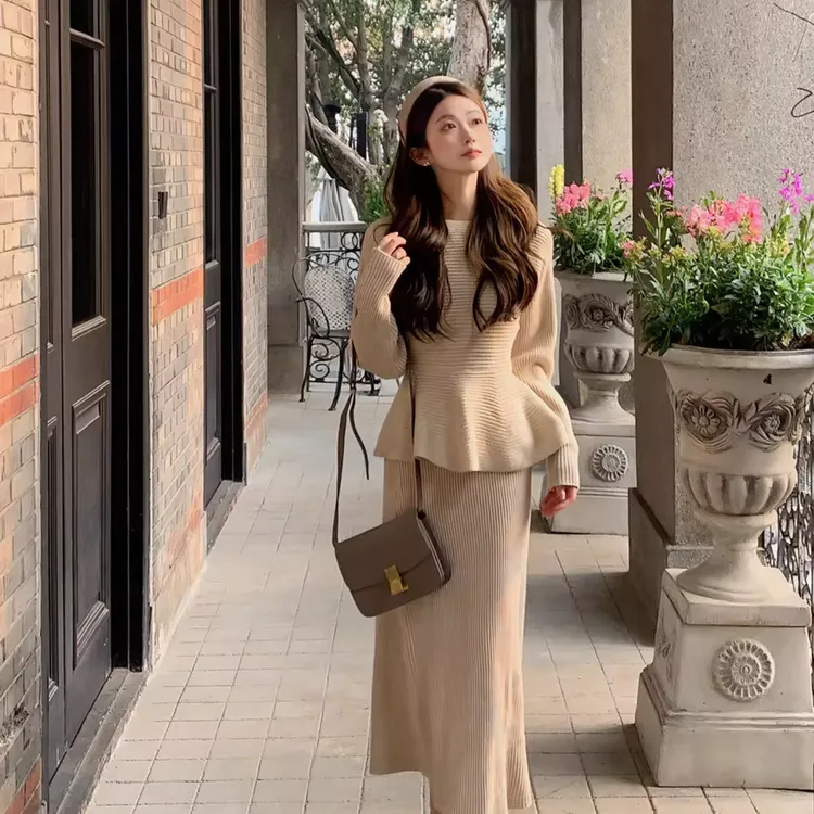 Huangzuozuo小个子一字领收腰上衣半裙气质两件套冬季女针织套装
