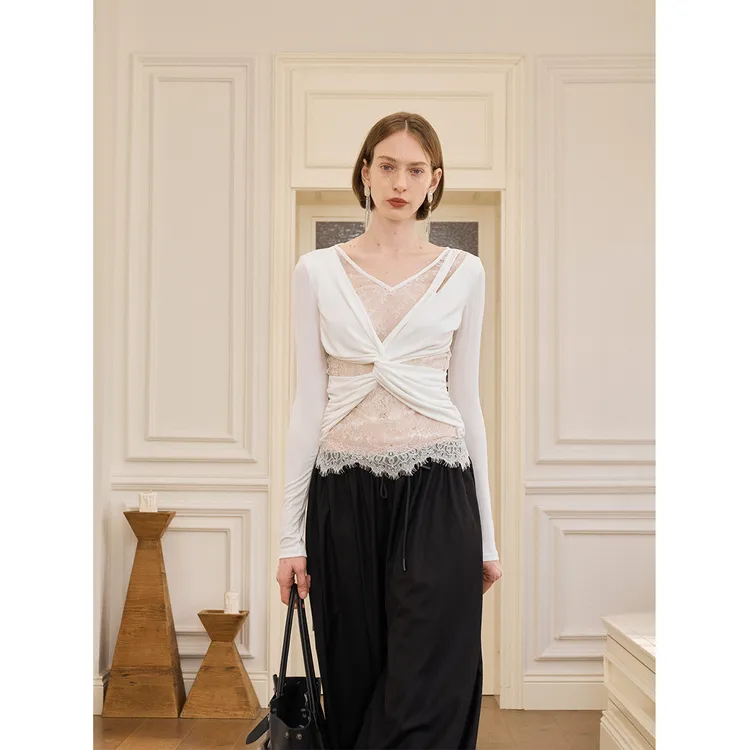 A KIND EGO 蔷薇蕾丝立裁交错V领上衣K6002