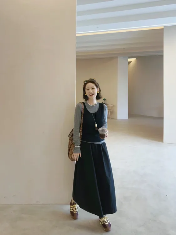 2025早秋新款韩系穿搭撞色针织衫背心马甲搭配半身裙显瘦三件套女